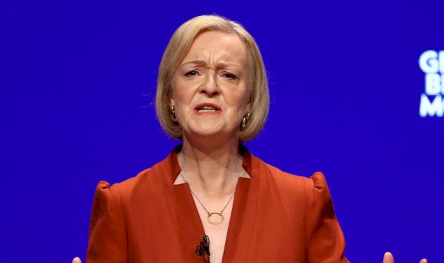 İngiltere'de Başbakan Truss'ın koltuğu için farklı isimler konuşuluyor