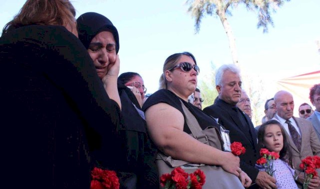 İzmir depreminde hayatlarını kaybedenler gözyaşları ile anıldı