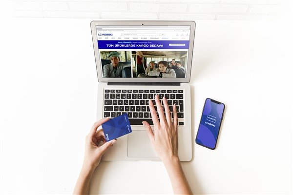 LC Waikiki de artık Momento hediye cüzdanlarında