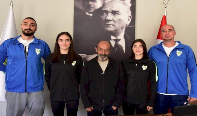 Manisalı sporcular başarılı kulaçlarıyla 'yıldız' oldular