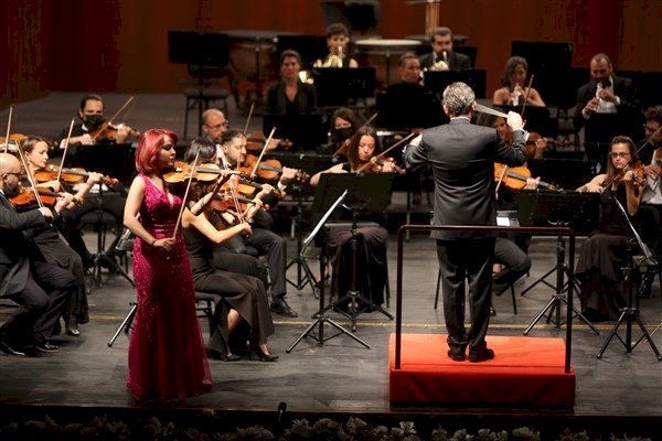 Senfoni Orkestrası, klasik müziği sanatseverlerle buluşturdu