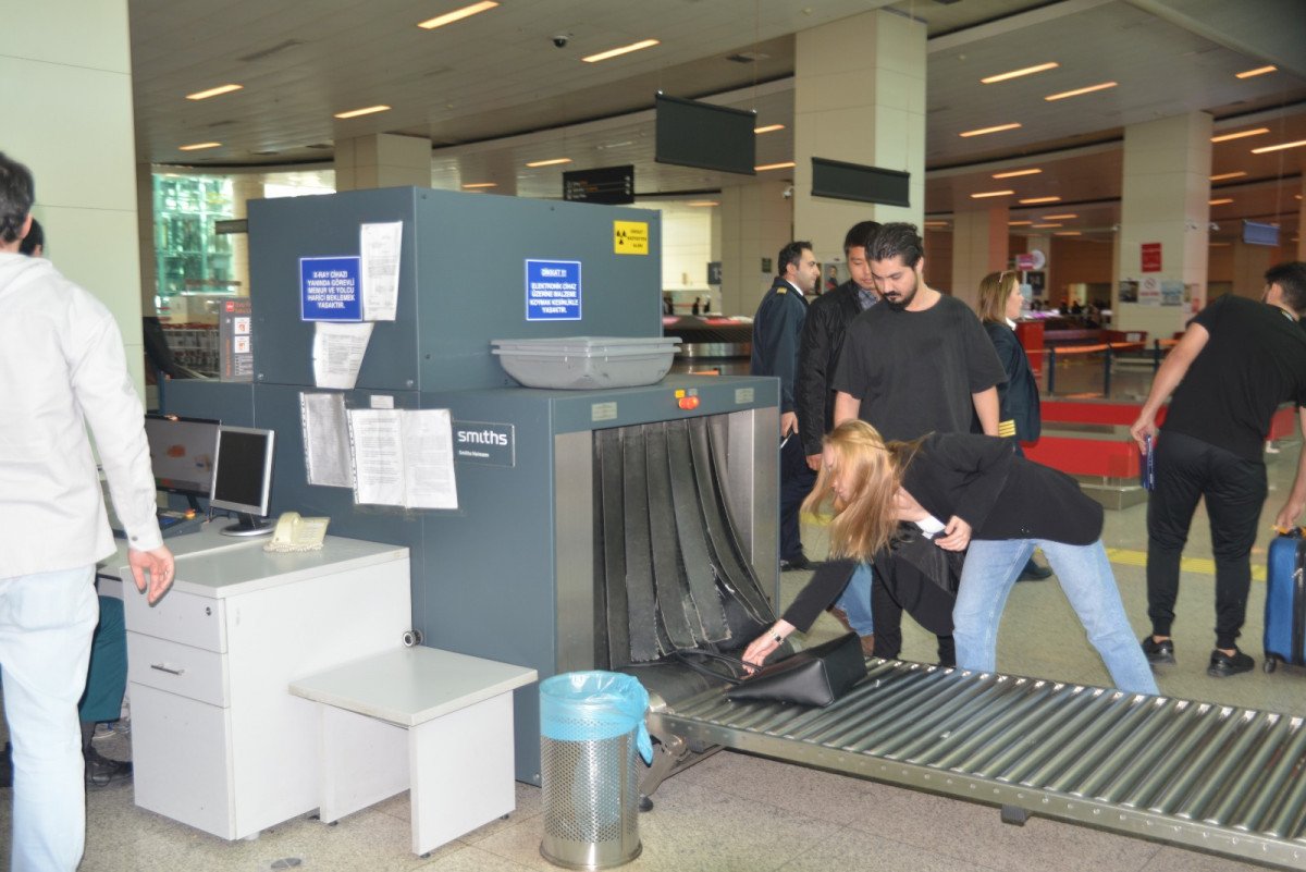 Türkiye'ye cep telefonu getirme hakkına sıkı denetim