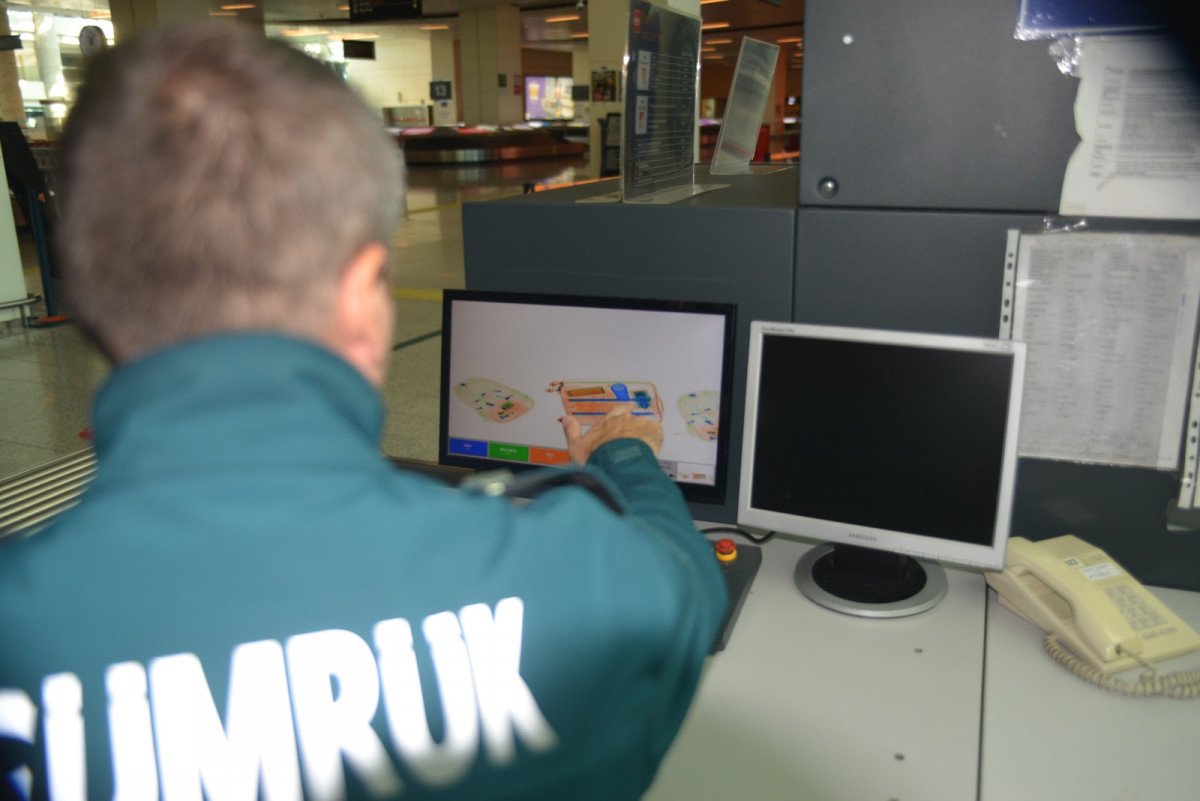 Türkiye'ye cep telefonu getirme hakkına sıkı denetim