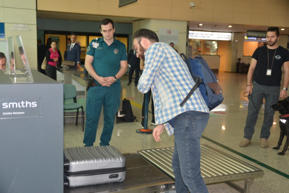 Türkiye'ye cep telefonu getirme hakkına sıkı denetim