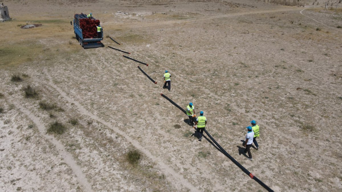 Tuz Gölü'nde flamingolar tehlikeden kurtuldu