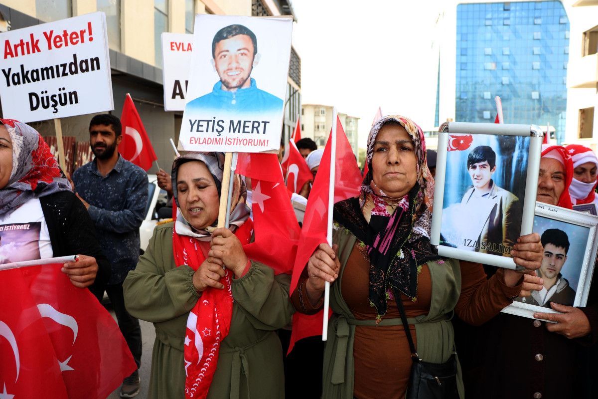 Van'da evlat nöbetindeki anne: Allah onlara da göstersin