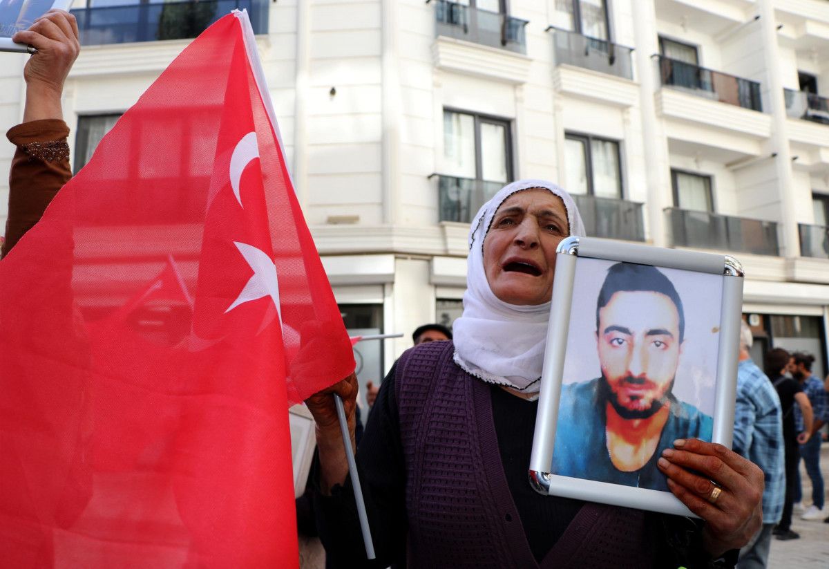 Van'da evlat nöbetindeki anne: Allah onlara da göstersin