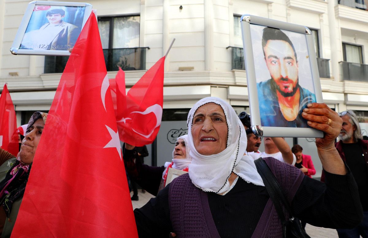 Van'da evlat nöbetindeki anne: Allah onlara da göstersin