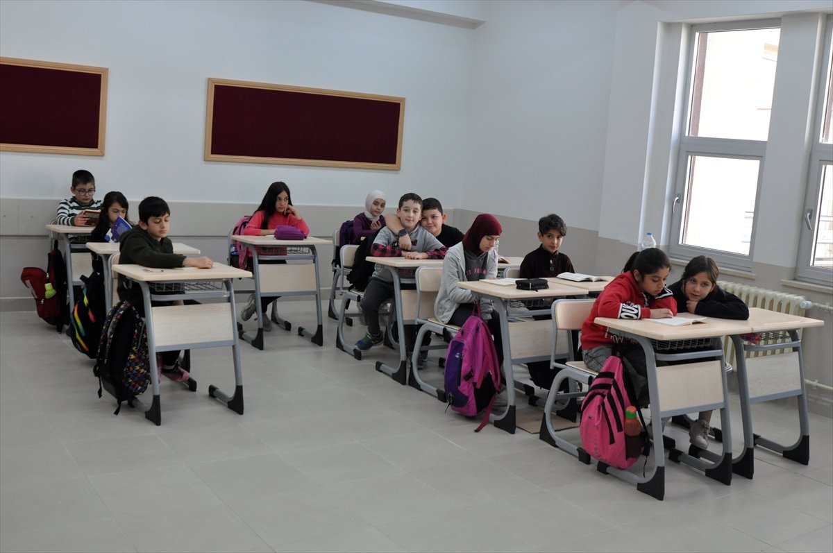 Yeni Yusufeli'nde bin 446 öğrenci eğitim öğretime başladı