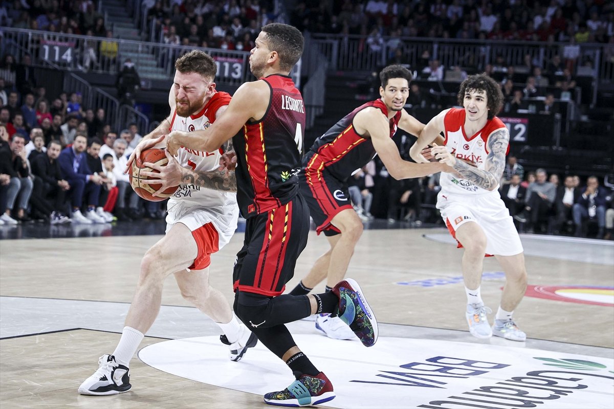 12 Dev Adam, Belçika'yı devirdi