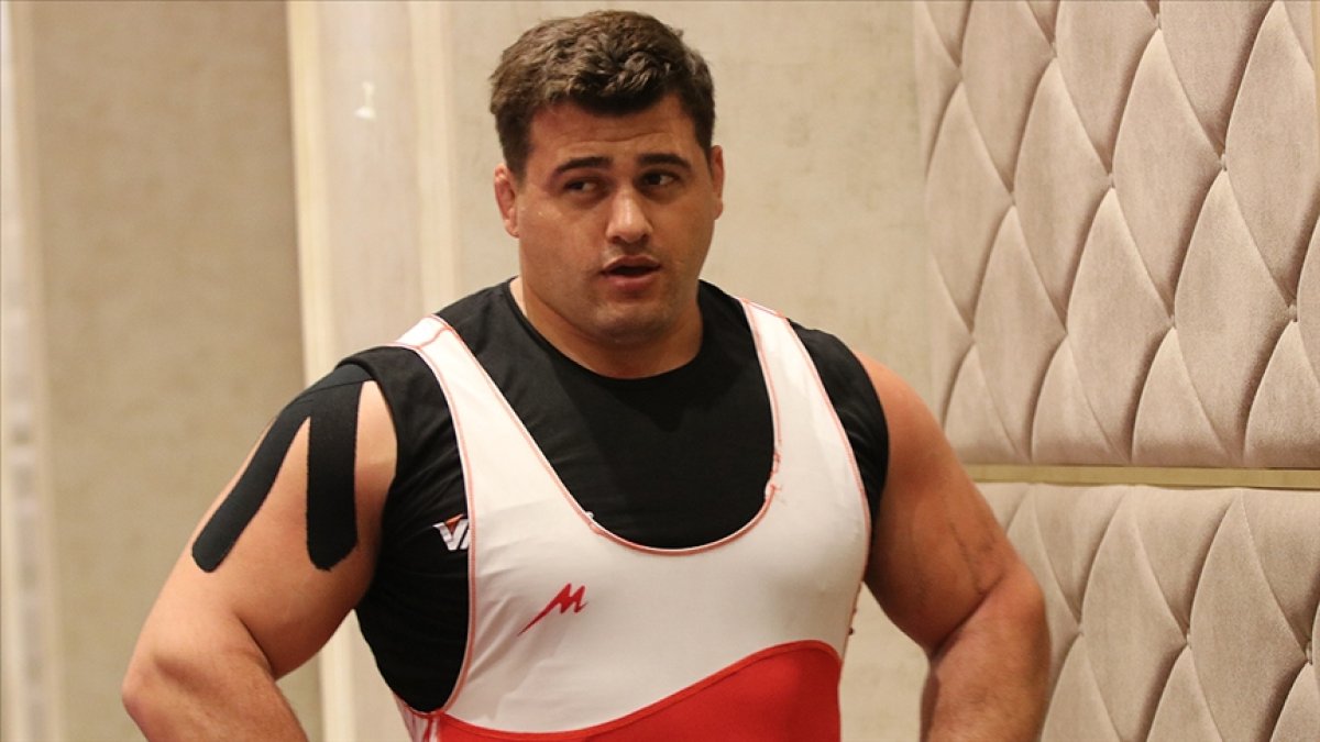 2022'de birçok başarıya imza atan Milli güreşçi Rıza Kayaalp zirvede