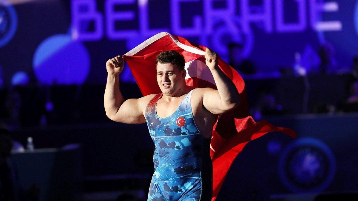 2022&#039;de birçok başarıya imza atan Milli güreşçi Rıza Kayaalp zirvede