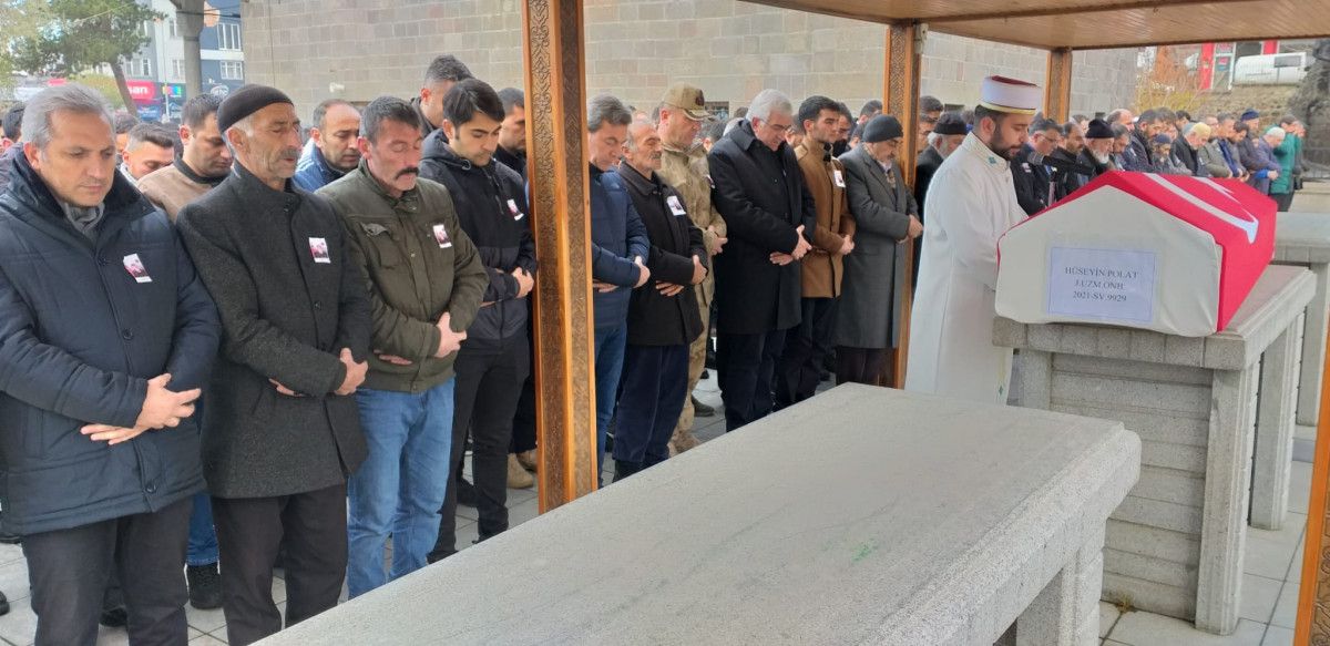 Ağrı'da kazada vefat eden uzman onbaşı, toprağa verildi