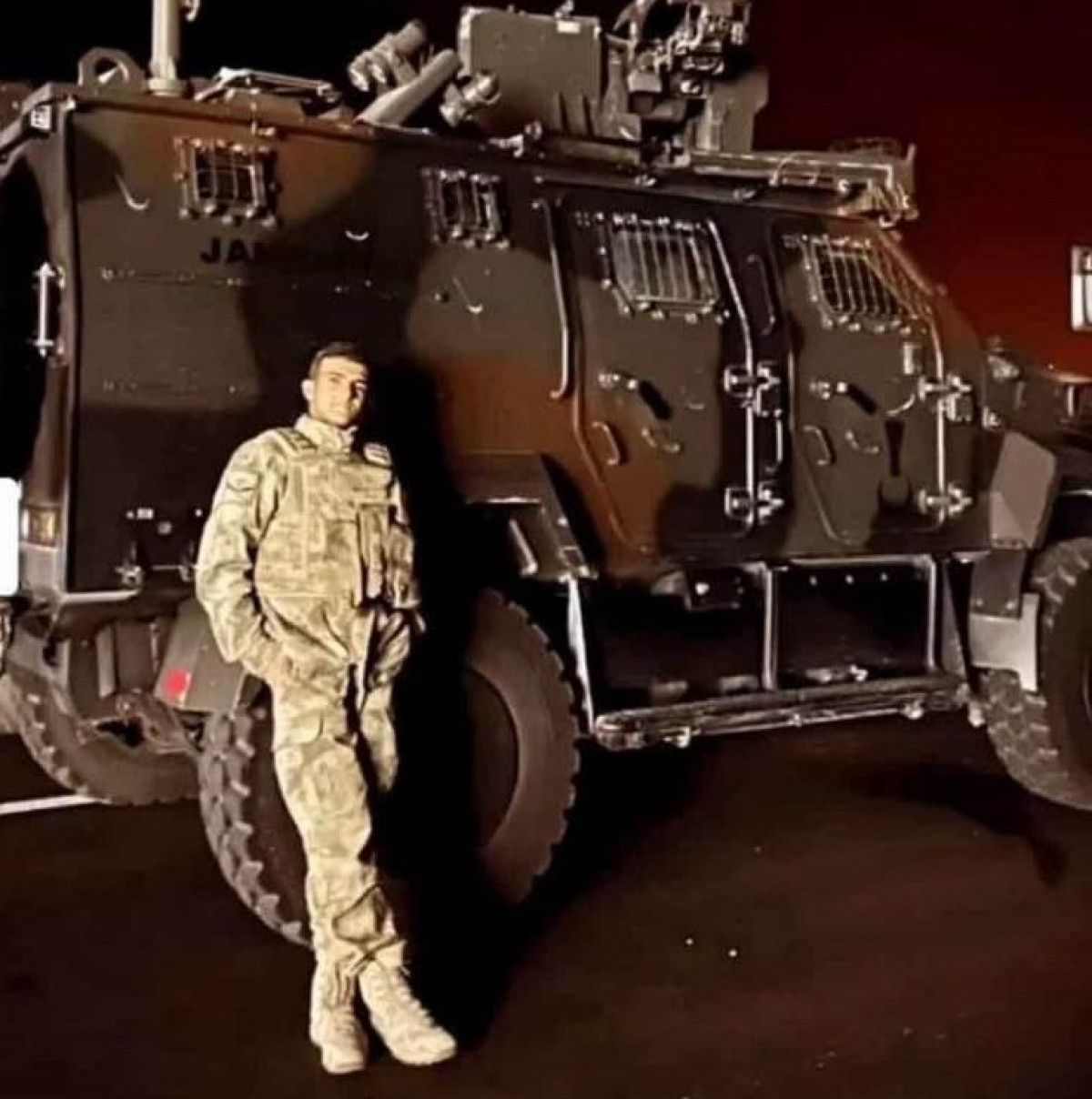 Ağrı'da kazada vefat eden uzman onbaşı, toprağa verildi