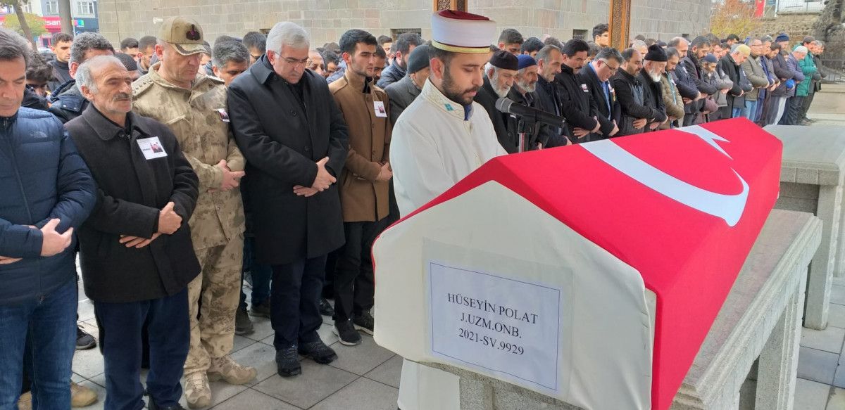 Ağrı'da kazada vefat eden uzman onbaşı, toprağa verildi