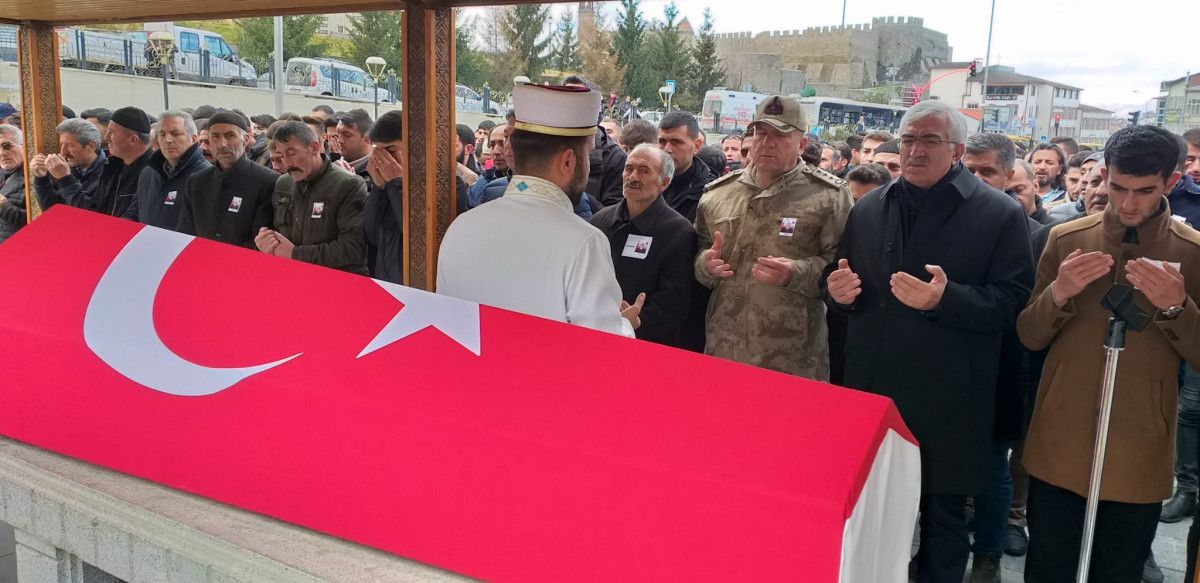 Ağrı'da kazada vefat eden uzman onbaşı, toprağa verildi