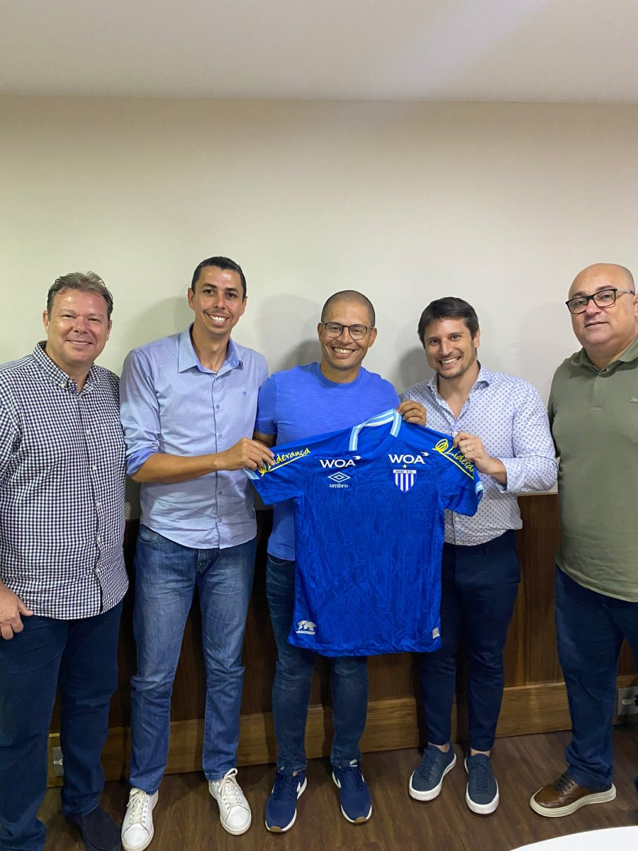 Alex de Souza, Avai'nin teknik direktörü oldu.
