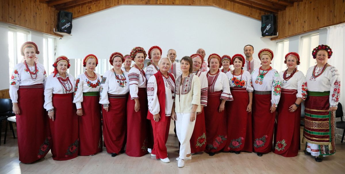 Antalya'da Ukraynalı ve Ruslardan oluşan koro, İzmir Marşı'nı okudu