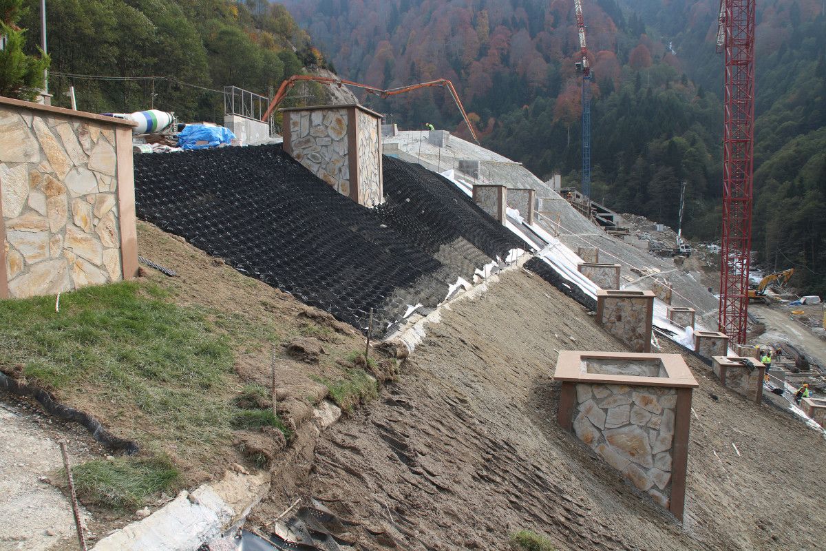 Ayder Yaylası'nda bin 600 araç kapasiteli otopark çalışmaları sürüyor