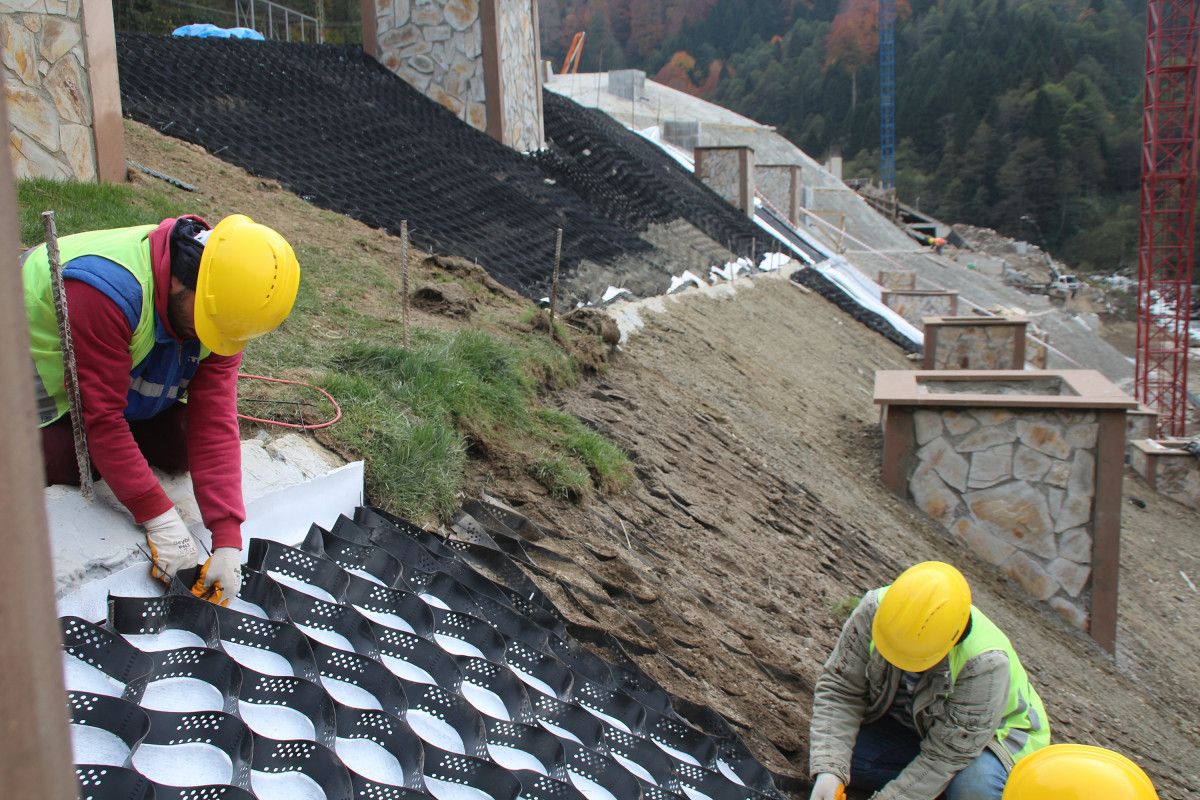 Ayder Yaylası'nda bin 600 araç kapasiteli otopark çalışmaları sürüyor