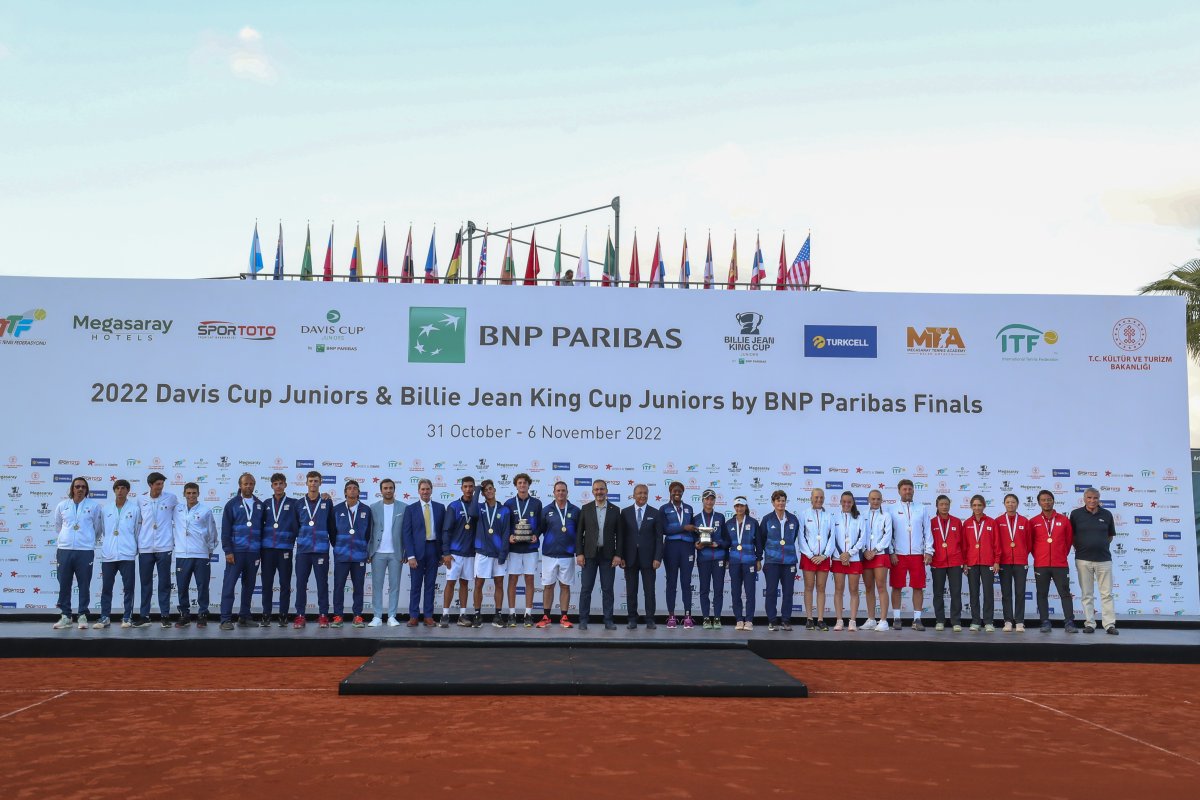 Bakan Kasapoğlu, Antalya'da 4 farklı spor branşını yerinde takip etti