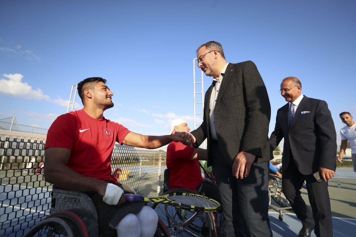 Bakan Kasapoğlu, Antalya'da 4 farklı spor branşını yerinde takip etti