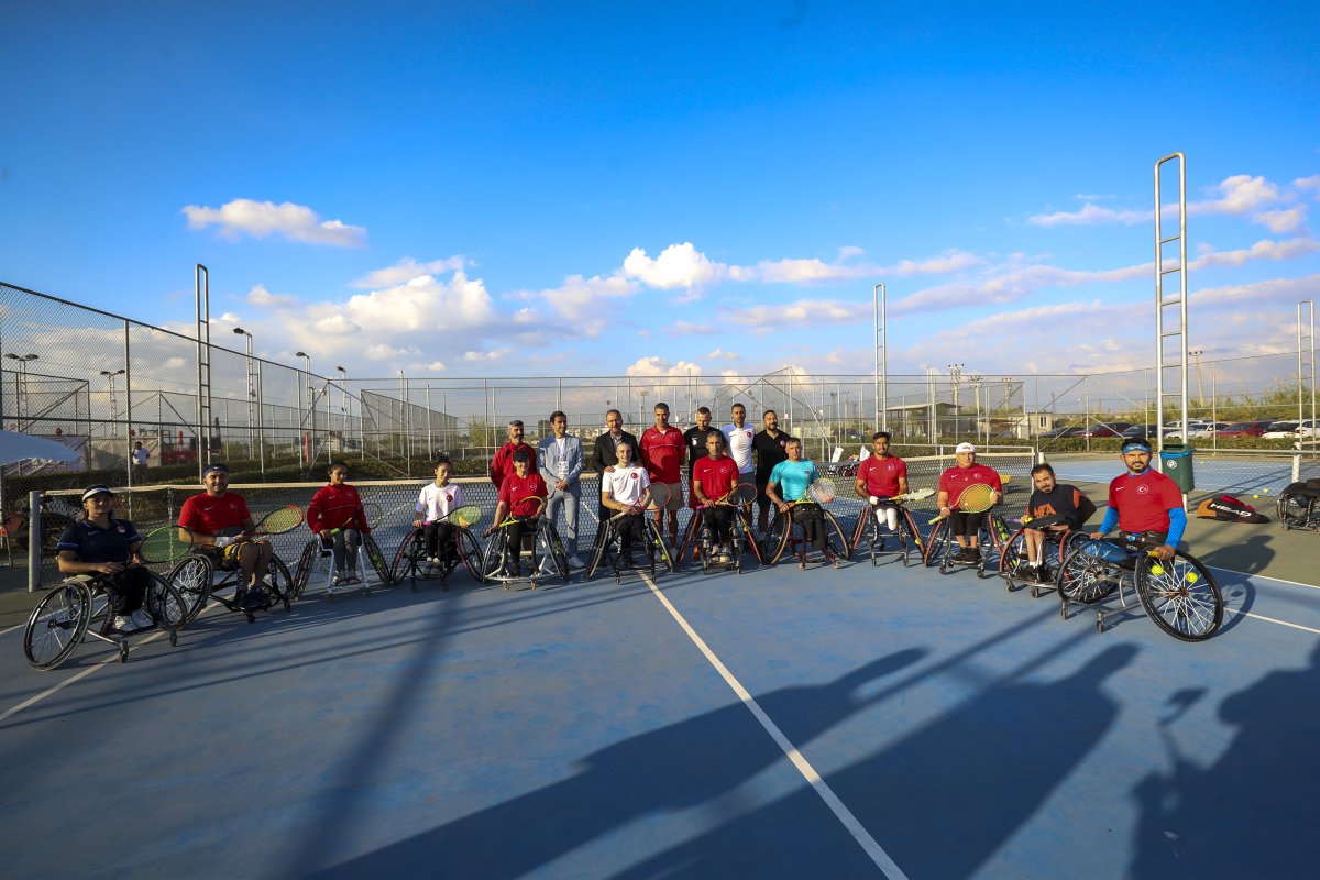 Bakan Kasapoğlu, Antalya'da 4 farklı spor branşını yerinde takip etti
