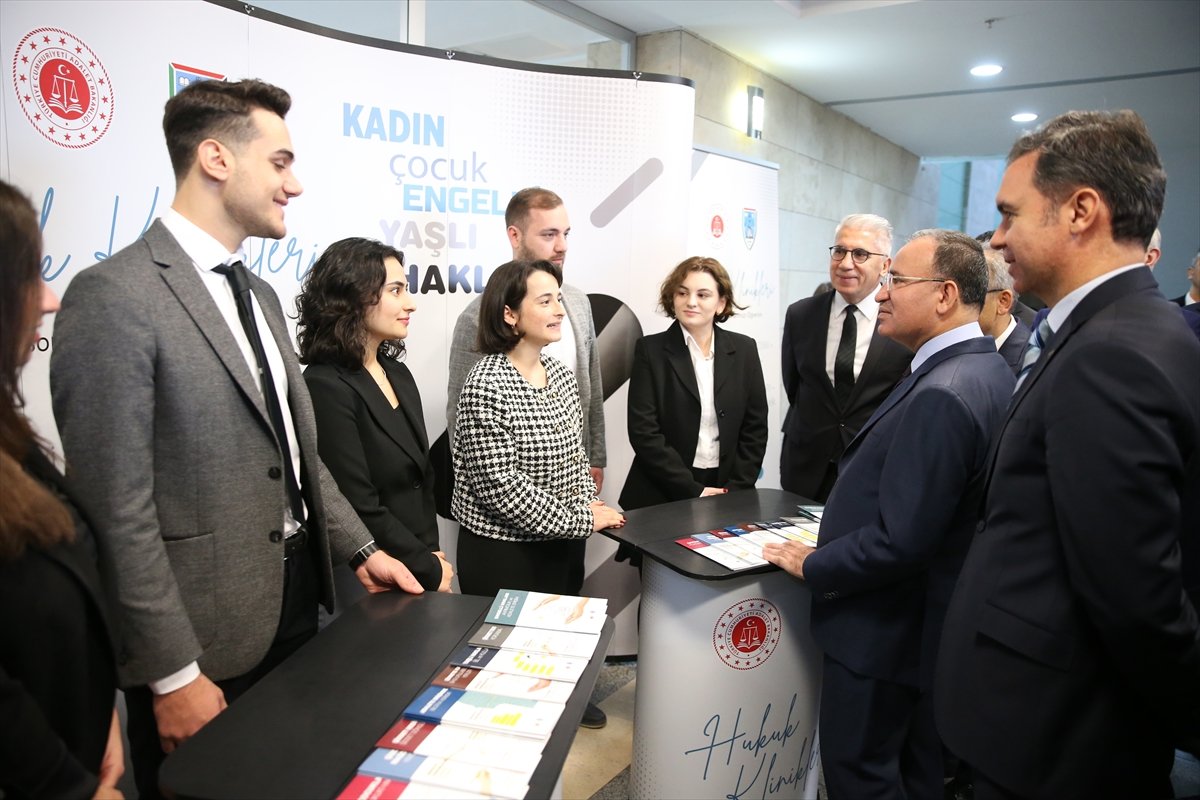 Bekir Bozdağ, hakim ve savcı adaylarıyla bir araya geldi