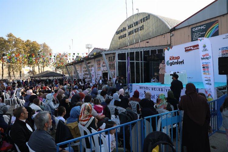 Bursa İnegöl'de şölene dönüşen 'Kitap Günleri' ilgi görüyor
