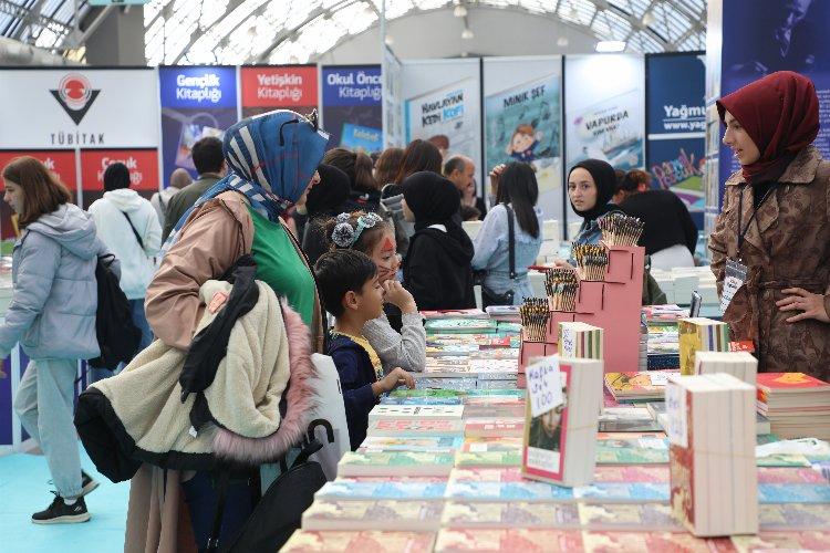 Bursa İnegöl'de şölene dönüşen 'Kitap Günleri' ilgi görüyor