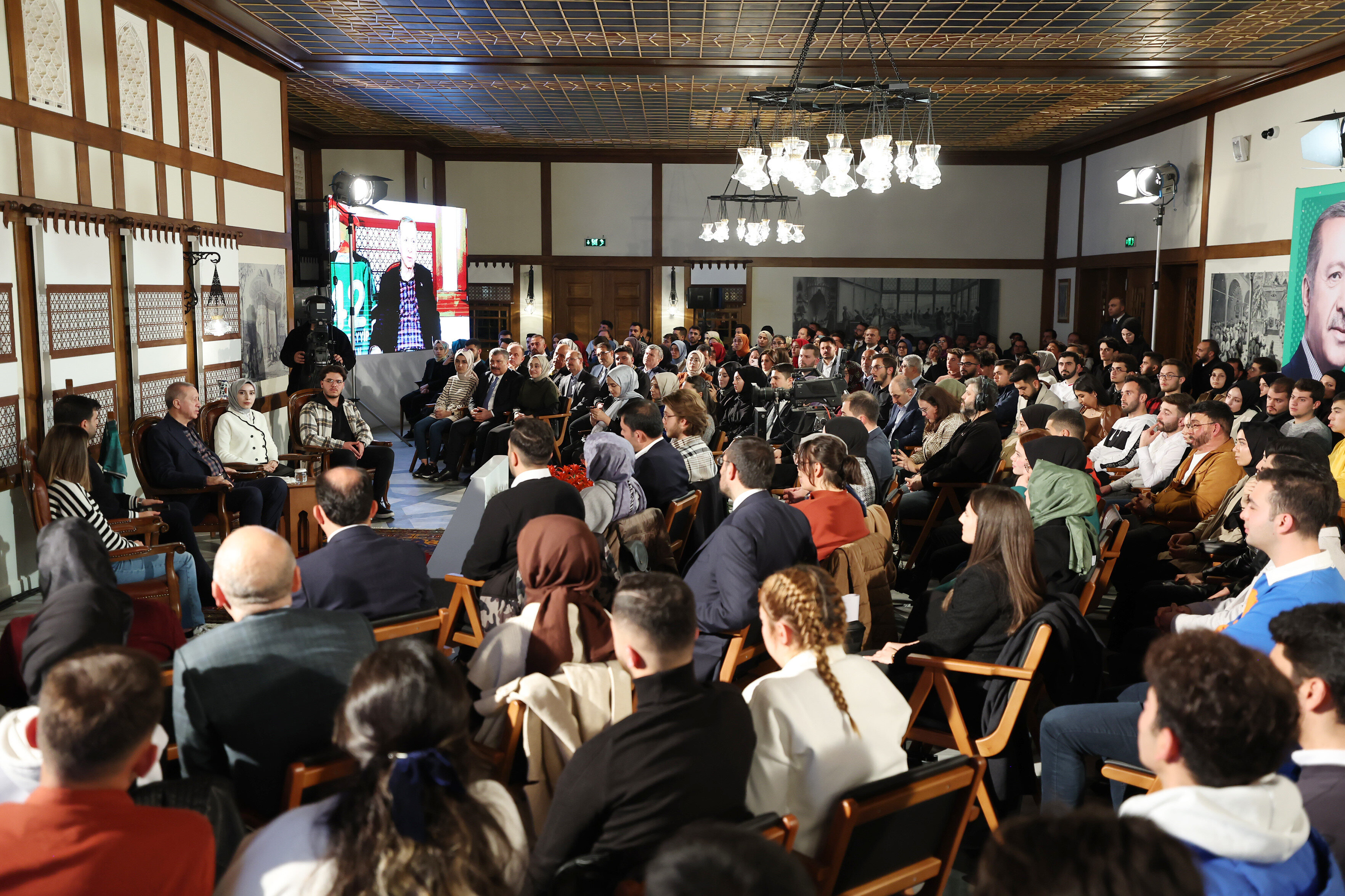 Cumhurbaşkanı Erdoğan: Öğrenim kredisi zammıyla ilgili çalışmalar yapılıyor