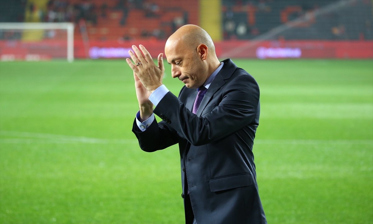 Cüneyt Çakır, hakemlik kariyerini sonlandırdı