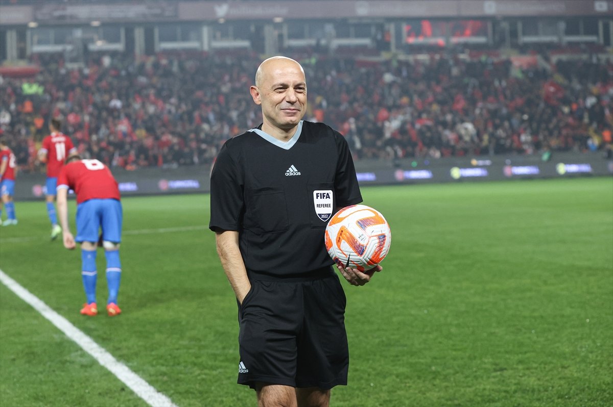 Cüneyt Çakır: Türk hakemliği adına onur duyulacak bir gündü