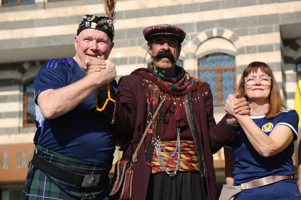 Diyarbakır'da Milli Heyacan ! Türkiye - İskoçya maçı hangi kanalda yayınlanacak?