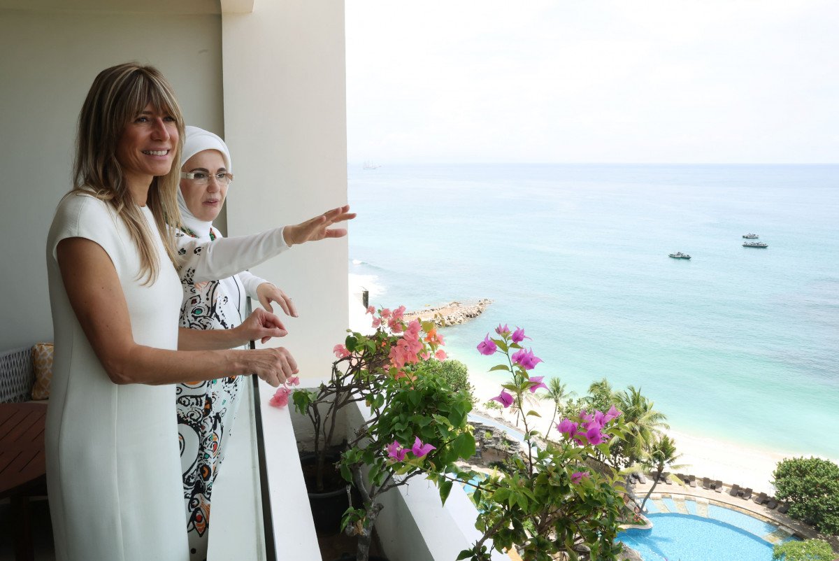 Emine Erdoğan Endonezya’da lider eşleriyle görüştü