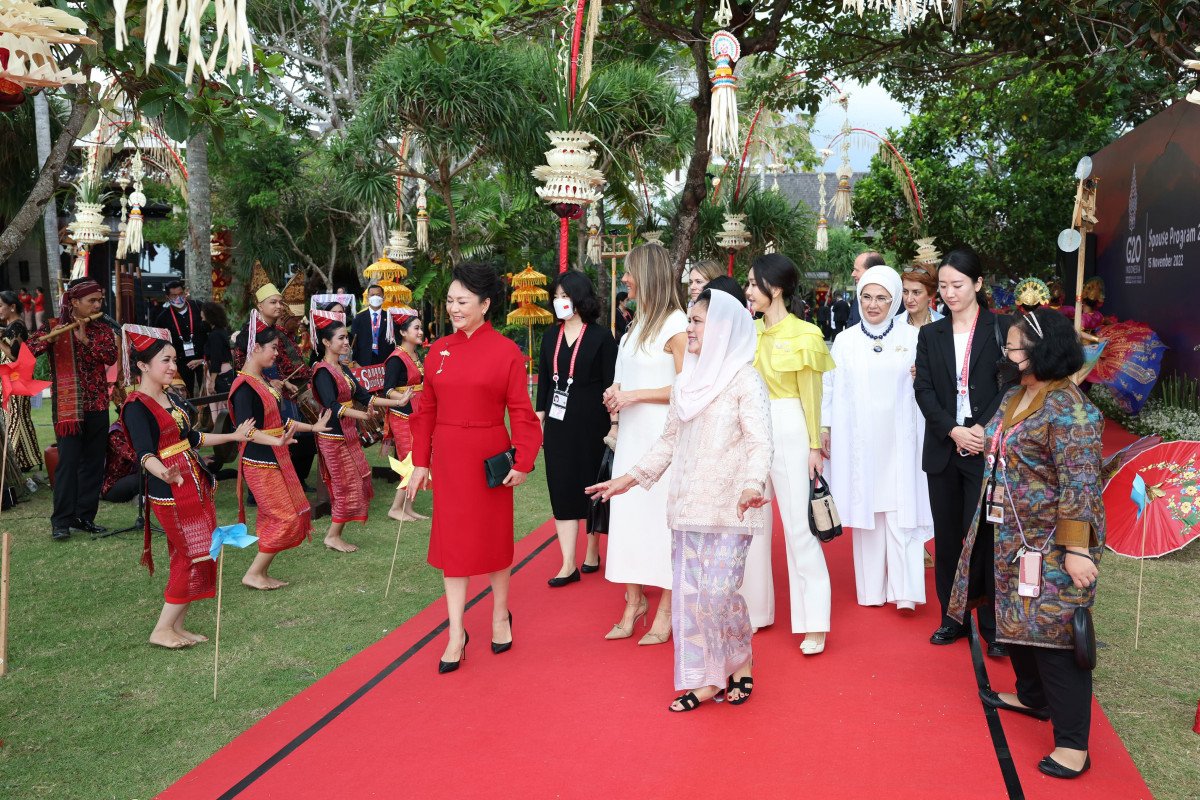 Emine Erdoğan Endonezya’da lider eşleriyle görüştü