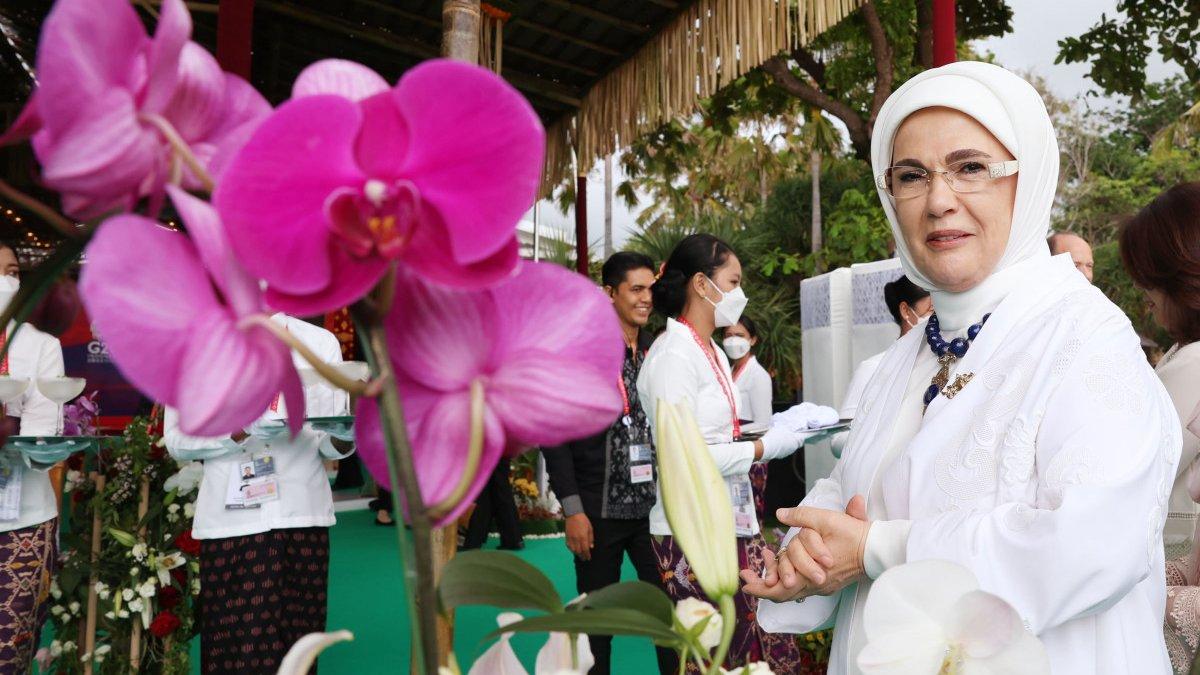 Emine Erdoğan Endonezya’da lider eşleriyle görüştü
