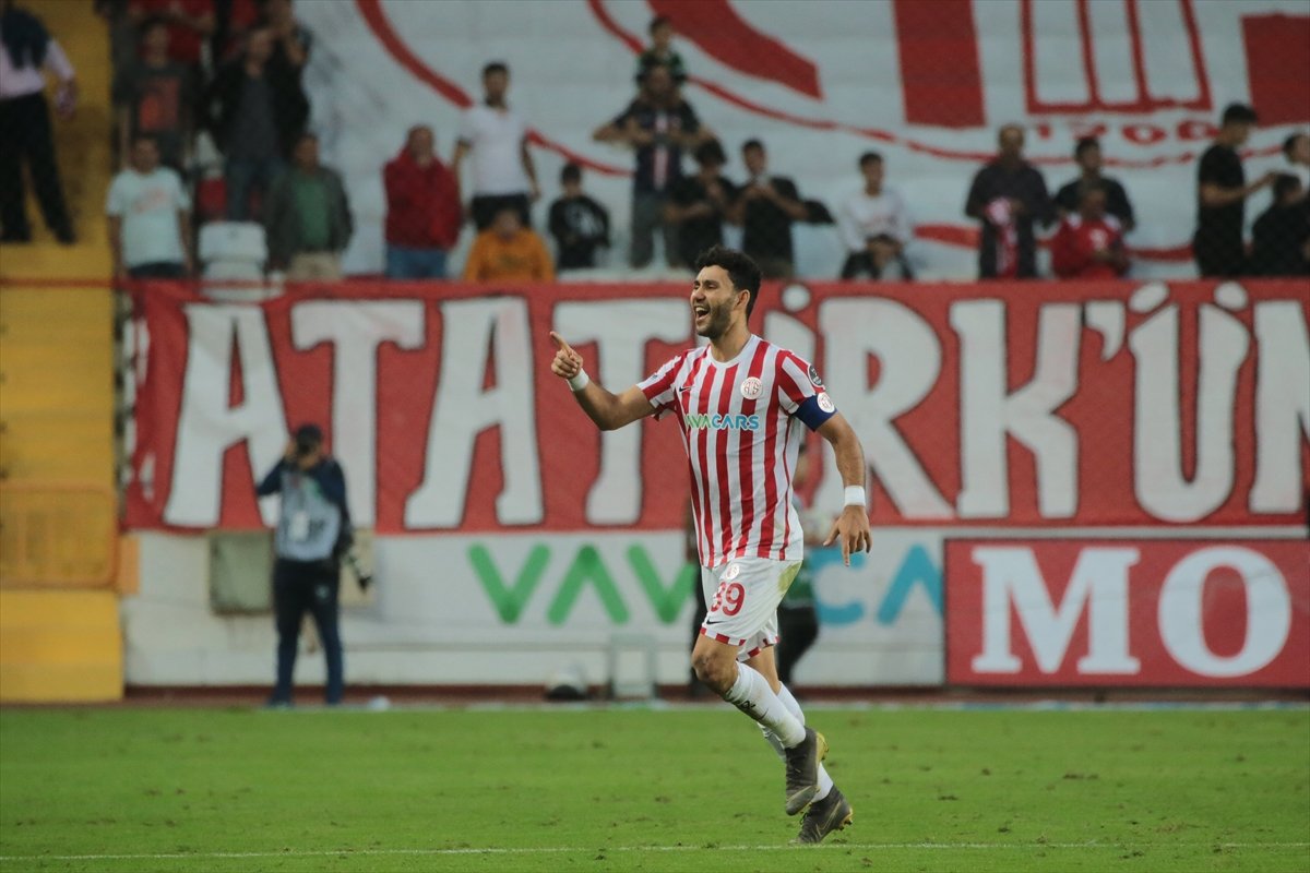 Gol düellosunun kazananı Antalyaspor