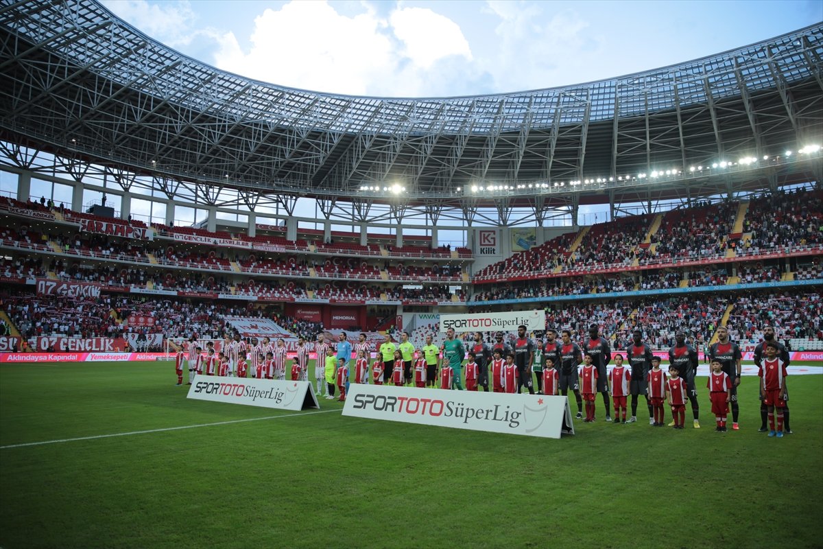 Gol düellosunun kazananı Antalyaspor