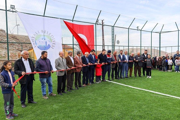 Kayseri Yahyalı&#039;ya halı saha müjdesi