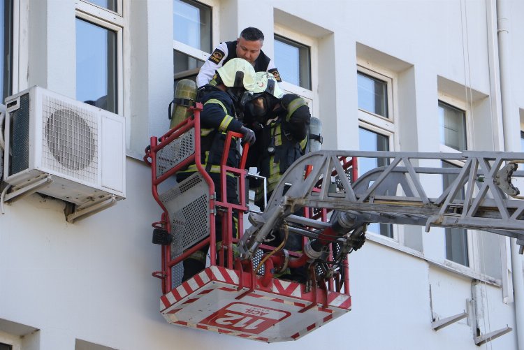 Manisa'da İtfaiye ve Jandarma'dan yangın tatbikatı