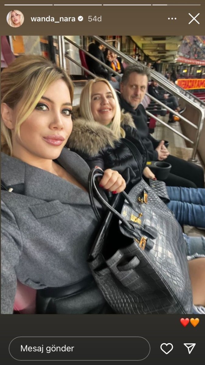 Mauro Icardi ve Wanda Nara Ofspor maçını tribünden takip etti