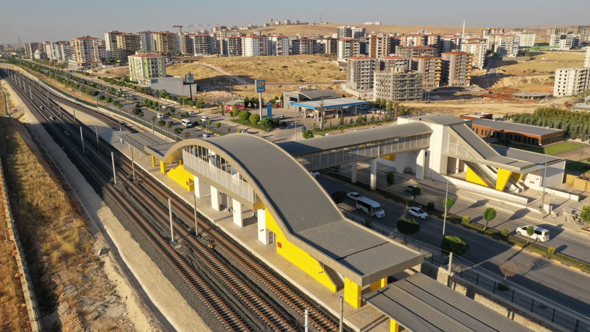 Metro konforundaki tren GAZİRAY açılıyor