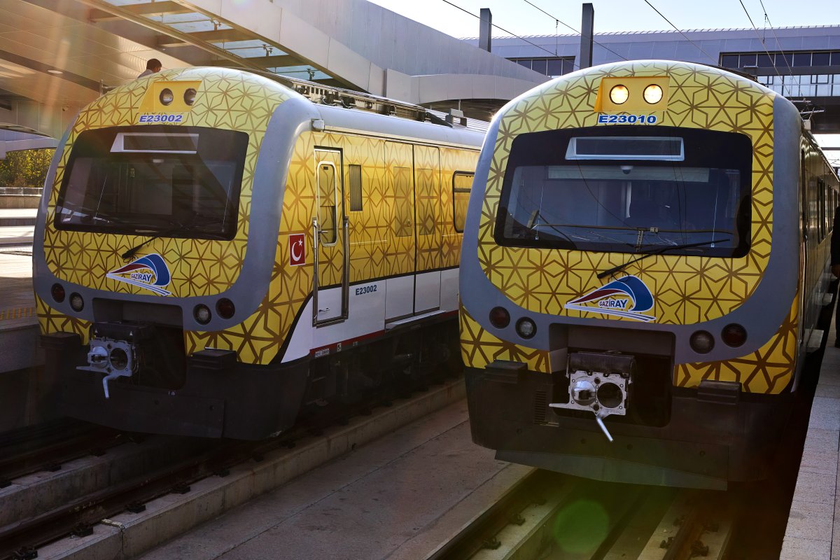 Metro konforundaki tren GAZİRAY açılıyor