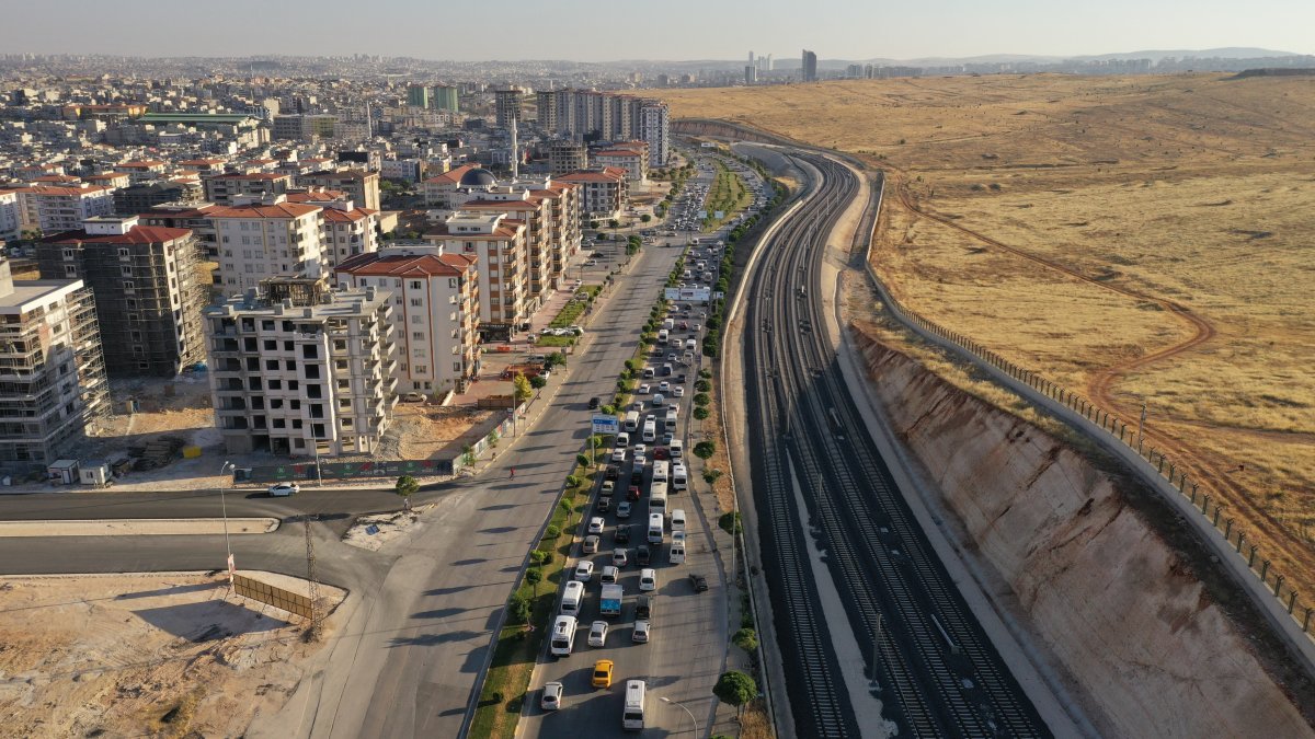Metro konforundaki tren GAZİRAY açılıyor