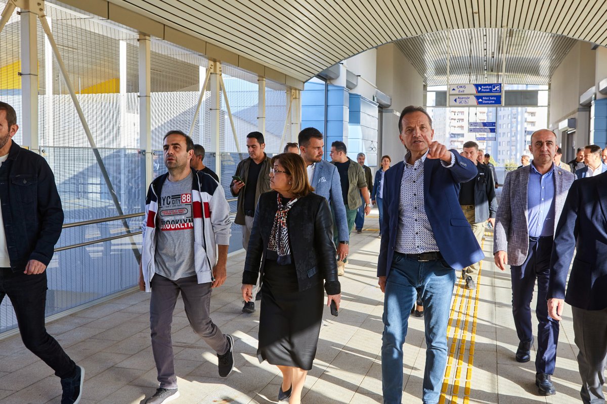 Metro konforundaki tren GAZİRAY açılıyor