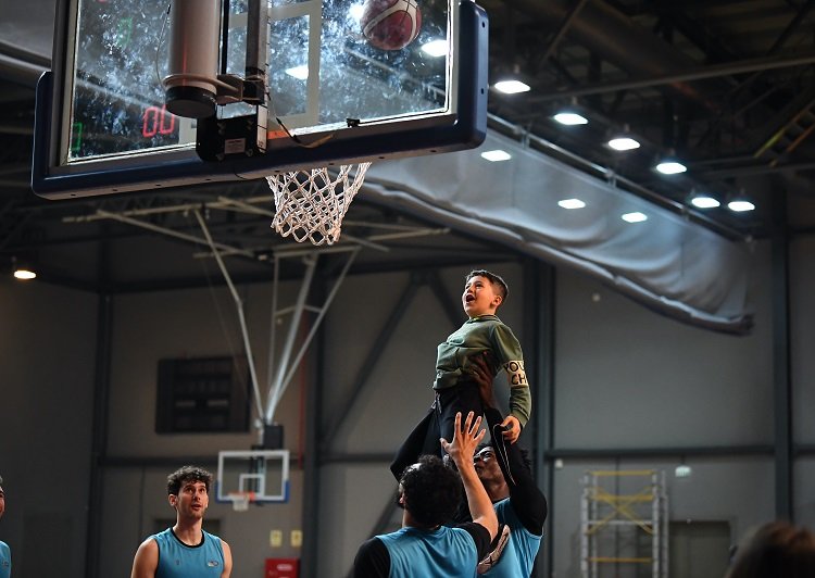 Miniklerden TOFAŞ Basketbol'a ziyaret