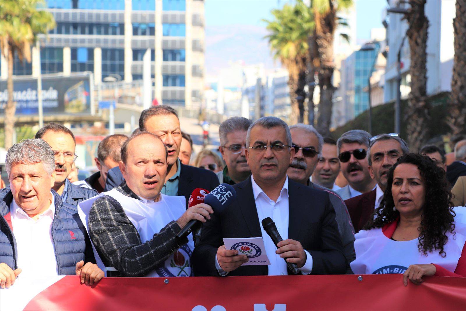 Öğretmenlerden Meslek Kanunu Eylemi !