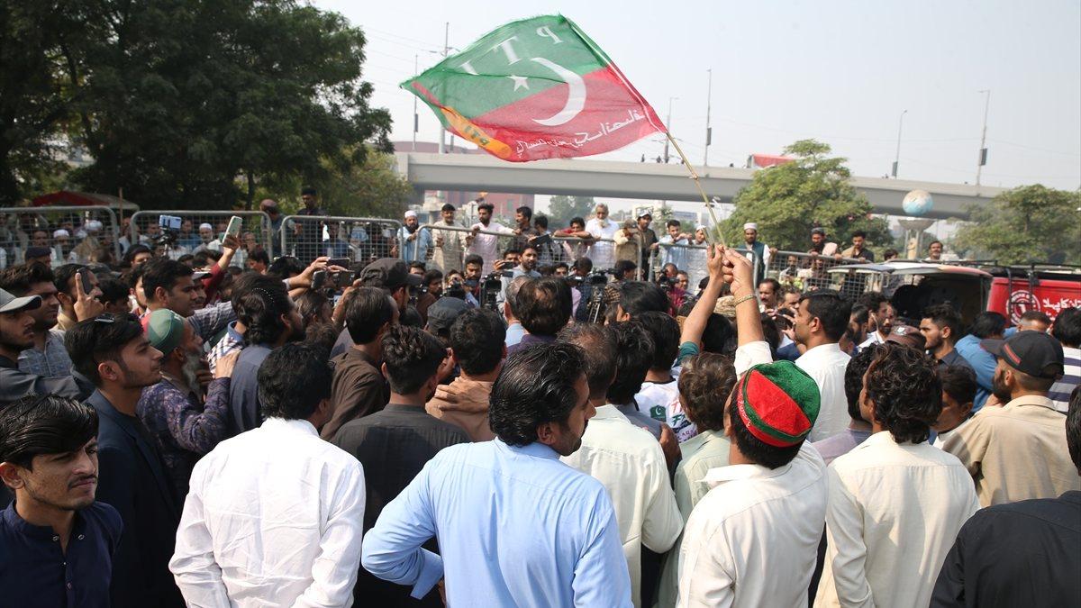 Pakistan'da İmran Han destekçileri, gösteri kararı aldı