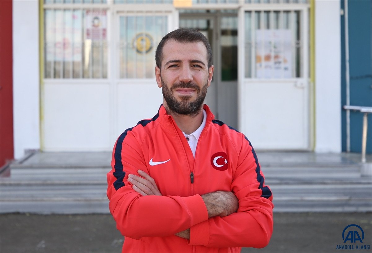 Sakaryalı şampiyon güreşçi, yetenikli öğrencileri spora kazandırıyor